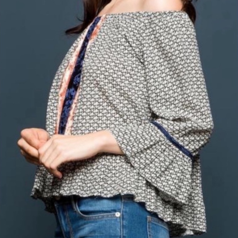 THML Off Shoulder Print Top Women's Size Medium Great Condition